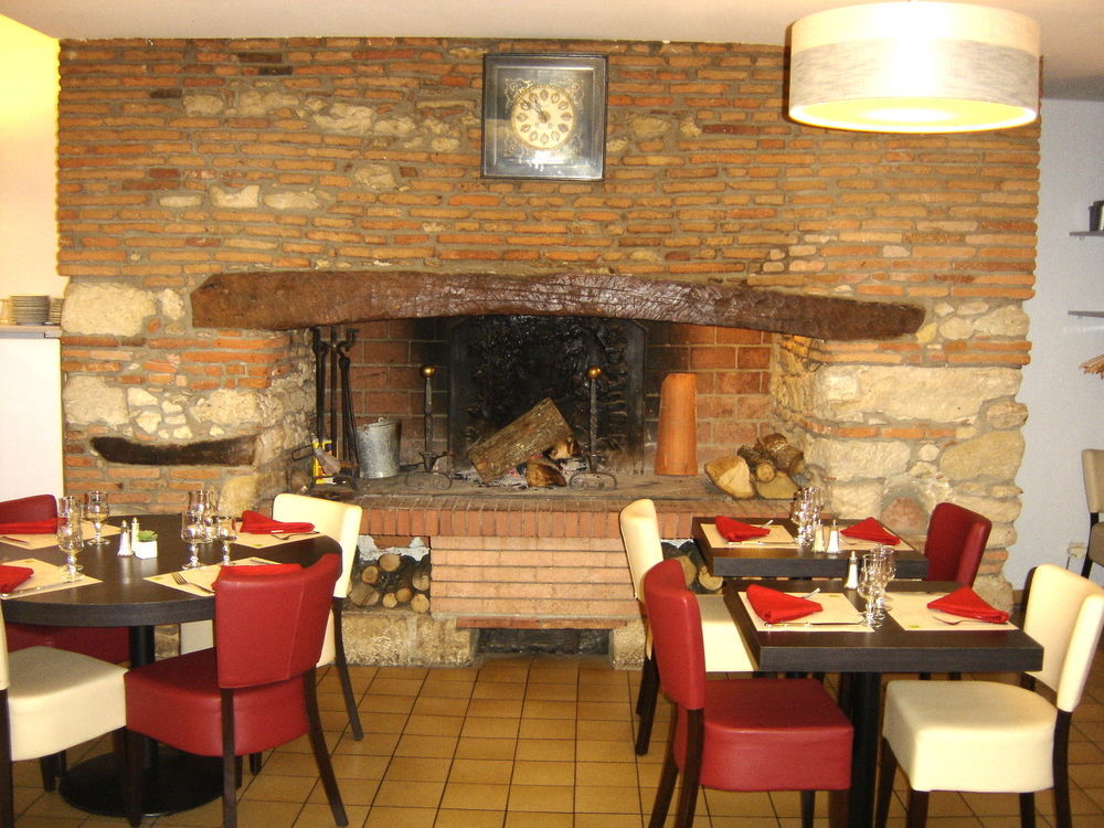 Hôtel Restaurant du Lauragais LOGIS DE FRANCE Villefranche-de-Lauragais Exterior foto