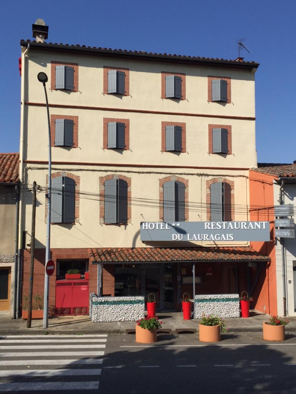 Hôtel Restaurant du Lauragais LOGIS DE FRANCE Villefranche-de-Lauragais Exterior foto